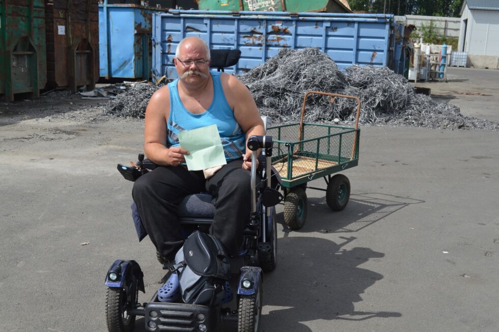MOTORISERT RULLESTOL: Karl Olav Kalleklev fikk diagnosen MS (Multippel Sklerose). 36 år gammel havnet han i rullestolen, som han nå har kommet seg opp av.
 Foto: Privat