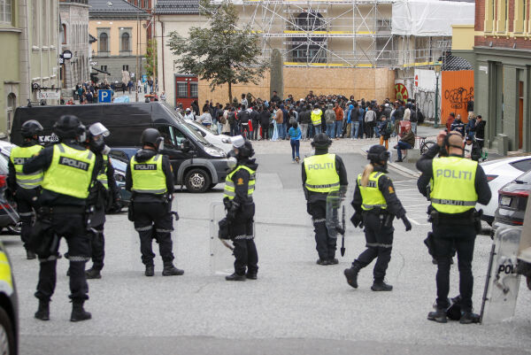 Tre anmeldt og en siktet etter opptøyene i Bergen