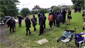 Antifa brukte pepperspray og fyrverkeri mot barn og voksne som deltok på bønnemøte