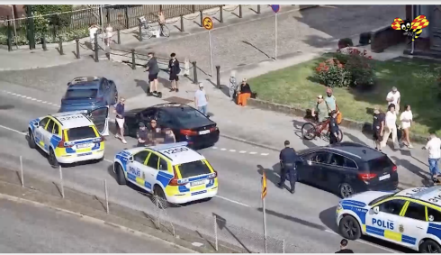 Barn alvorlig skadet etter at en bil kjørte inn i folkemengde i Malmö