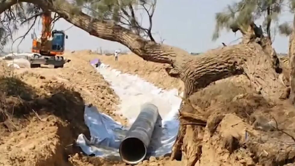 VANNLEDNING: Her bygges en fjerde vannledning fra Israel til Gaza.
 Foto: Skjermdump fra YouTube