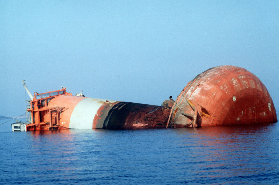 123 av 212 mennesker om bord omkom da boligplattformen Alexander L. Kielland kantret i høy sjø 27. mars 1980. Det er den største industriulykken i norsk historie.
 Foto: Erik Thorberg / NTB
