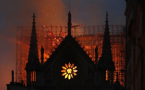 Middelaldergraver funnet under Notre-Dame i Paris