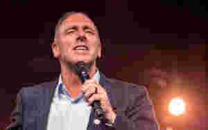 Brian Houston føler seg forfulgt
