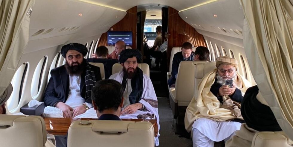 Representanter fra Taliban på vei til Norge i et privatfly lørdag, for å ha samtaler om humanitær bistand, politiske, utdannings- og økonomiske spørsmål.
 Foto: Talibans talsperson / Twitter / NTB