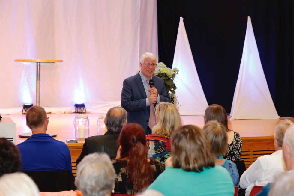 Svein-Magne Pedersen forkynte i avslutningsmøtet på Norge IDAGs sommerkonferanse på Bildøy.
 Foto: Tor-Bjørn Nordgaard