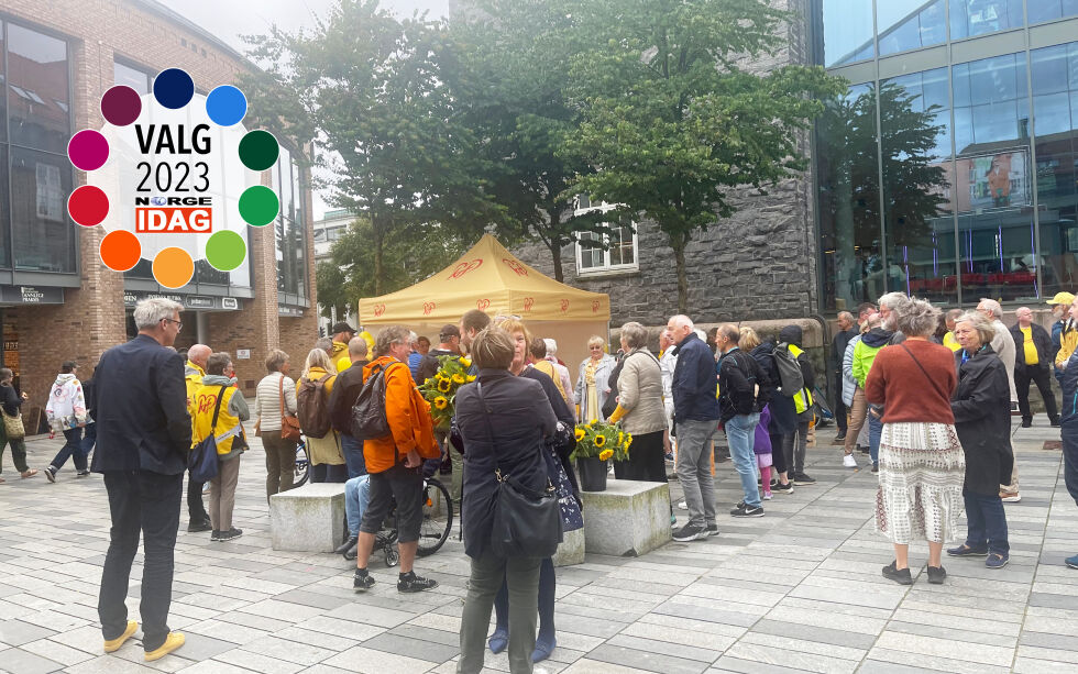 Bibliotekplassen var samlingstedet for KrF sin markering av 90 års jubileet den 2. september. Partiet ble stiftet, på kne for Gud, i Bergen og ble selvsagt feiret i byen mellom de syv fjell.
 Foto: Anita A. Sæle