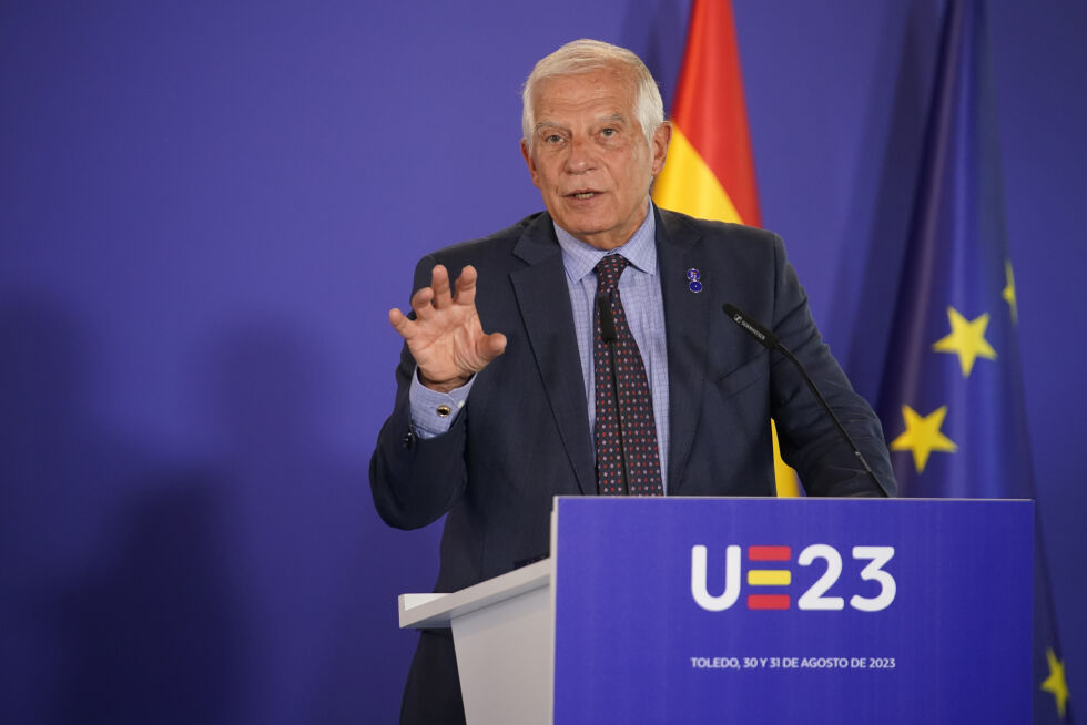 EUs utenrikssjef Josep Borrell sier blokken jobber hardt for å få løslatt en svensk EU-diplomat som er pågrepet og fengslet i Iran.
 Foto: Andrea Comas / AP / NTB