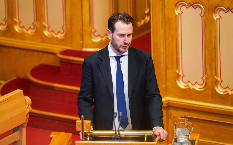 Frps justispolitiske talsperson Helge André Njåstad sier han venter at regjeringen jobber med å kartlegge utenlandske kriminelle gjengers aktivitet i Norge.
 Foto: Lise Åserud / NTB