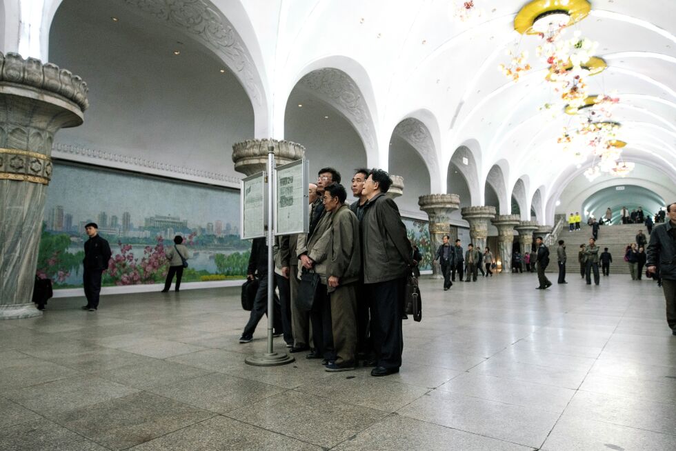 FORFØLGELSE: Kristne i Nord-Korea er helt nederst på samfunnets rangstige og utsettes for tortur og overgrep på grunn av sin tro. Bildet er fra en undergrunnsstasjon i hovedstaden Pyongyang.
 Foto: Random Institute/Unsplash.