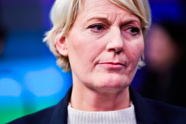 De kommersielle bindingene ble for omfattende