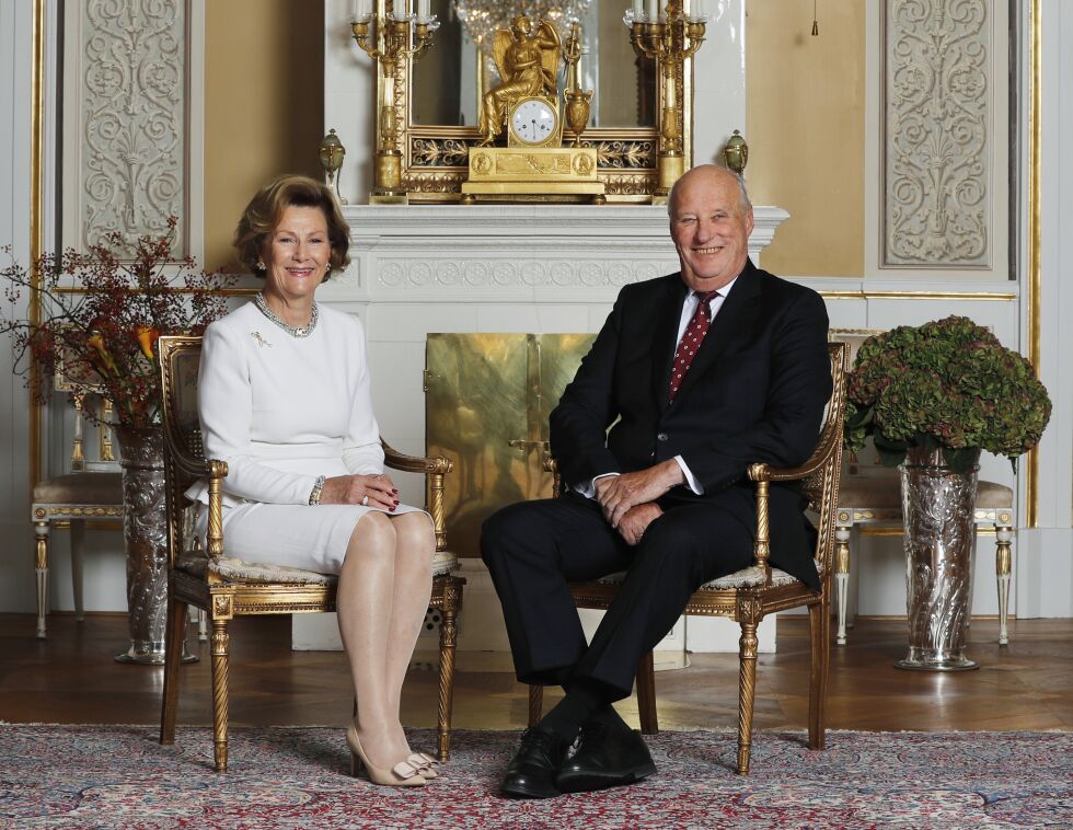 Dronning Sonja og kong Harald fyller begge 80 i år og skal feires to dager til ende i Oslo. Her er de fotografert på Slottet tidligere i år.
 Foto: Lise Åserud / NTB scanpix