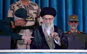 Khamenei skylder hijab-opptøyene på sionistregimet og USA