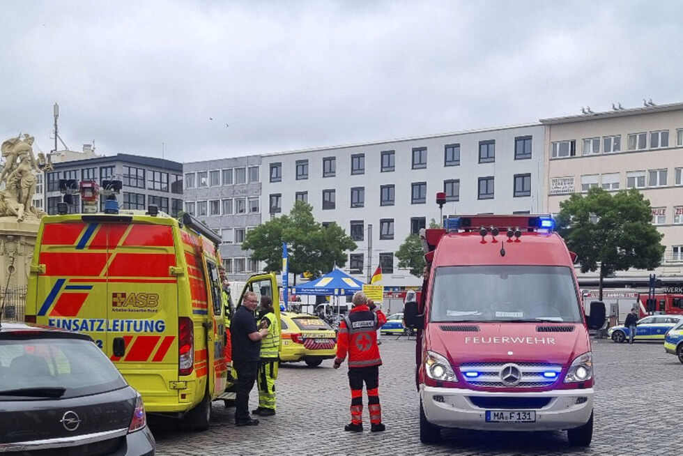 Nødetatene rykket ut til et knivangrep i Mannheim. Minst to personer er skadet.
 Foto: Rene Priebe / DPA via AP / NTB