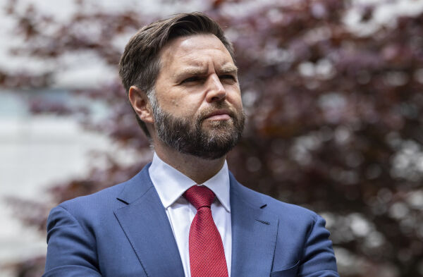 JD Vance stiller i debatt med Waltz