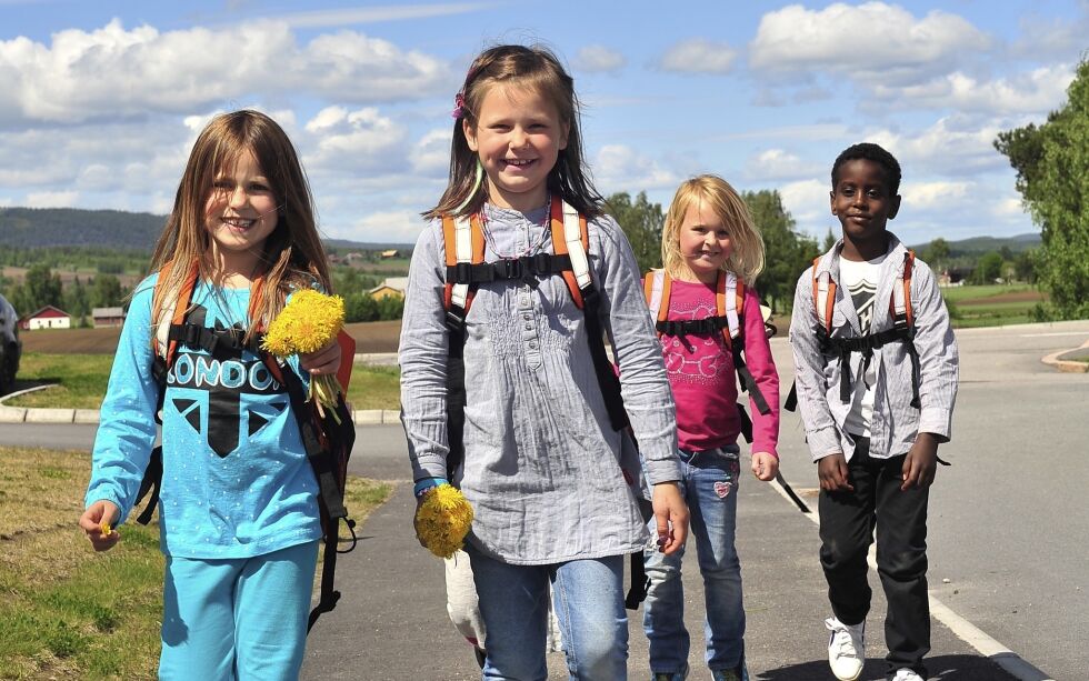 La barna gå eller sykle til skolen, oppfordrer Trygg Trafikk.
 Foto: Trygg Trafikk