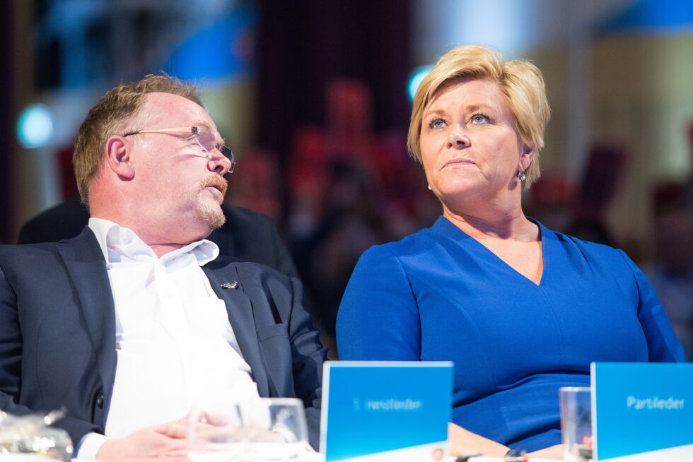 Nestleder Per Sandberg og partileder Siv Jensen under voteringen på FrPs landsmøte lørdag.
 Foto: NTB Scanpix