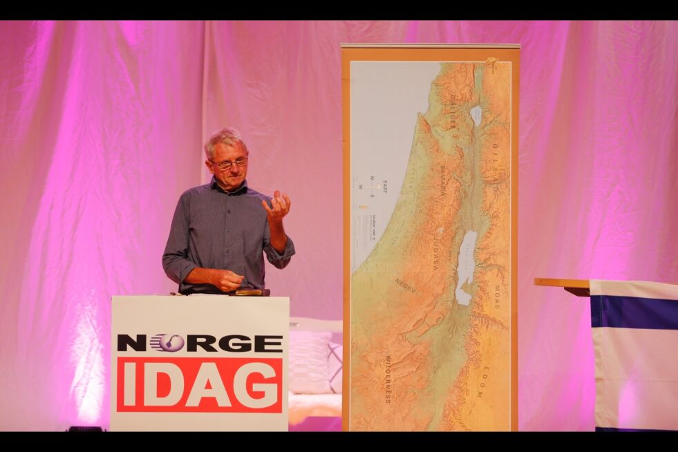 Arvid Bentsen forkynte på Norge IDAGs sommerkonferanse på Bildøy torsdag kveld.
 Foto: Tor-Bjørn Nordgaard