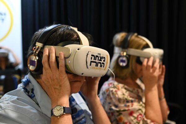 Underviser om Holocaust med virtuell virkelighet