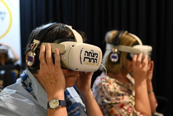 Underviser om Holocaust med virtuell virkelighet