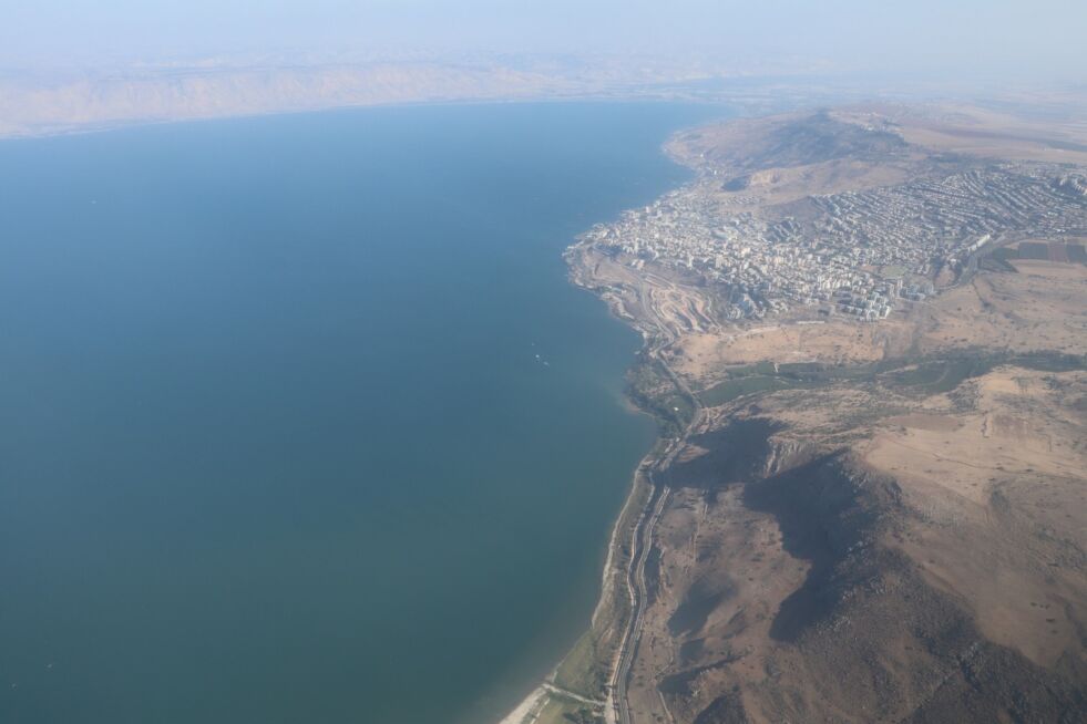 Israels største ferskvannskilde Galileasjøen har nytt godt av mye regn den siste tiden. På bildet ser vi byen Tiberias som ligger nord i Israel.
 Foto: Yona SchnitzerTPS