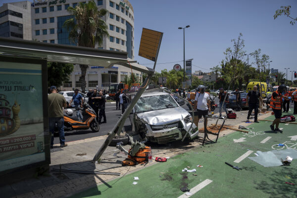 Åtte skadd i mistenkt palestinsk bilangrep i Tel Aviv