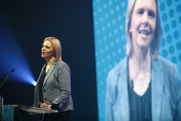 Listhaug ber Frp vurdere å si nei til kvoteflyktninger