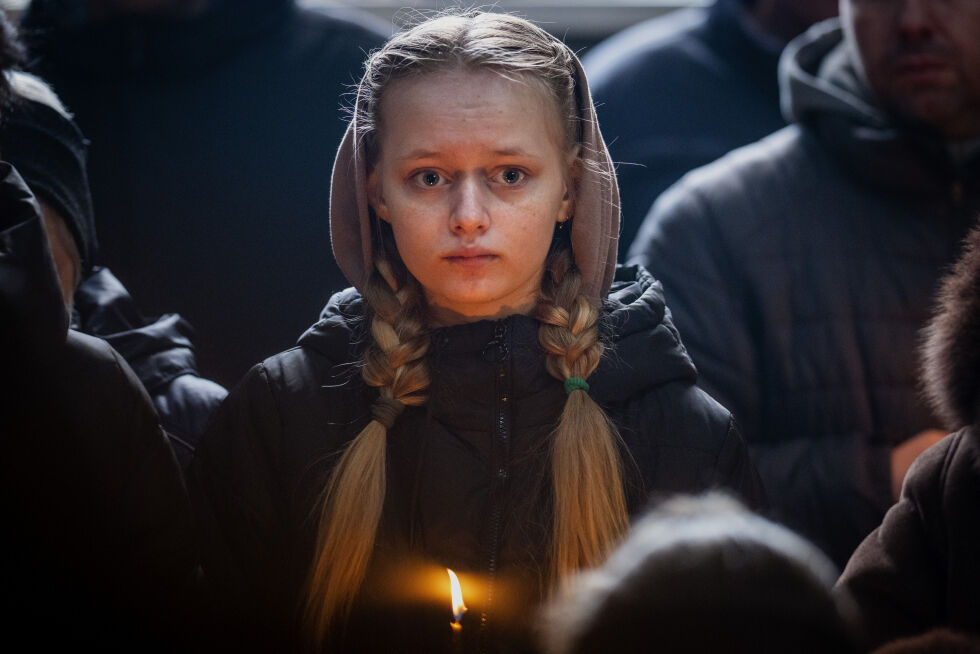 Begravelse:  Krigen fører med seg død og sorg. Lidelsene er store og ønsket om fred intens i Ukraina
 Foto: NTB