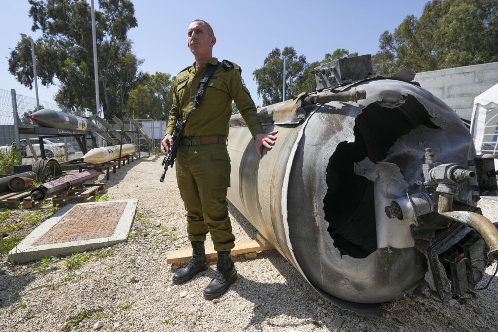 – Vi vurderer hvert utspill fra Hamas, sier kontreadmiral Daniel Hagari.
 Foto: NTB/AP/Tsafrir Abayov