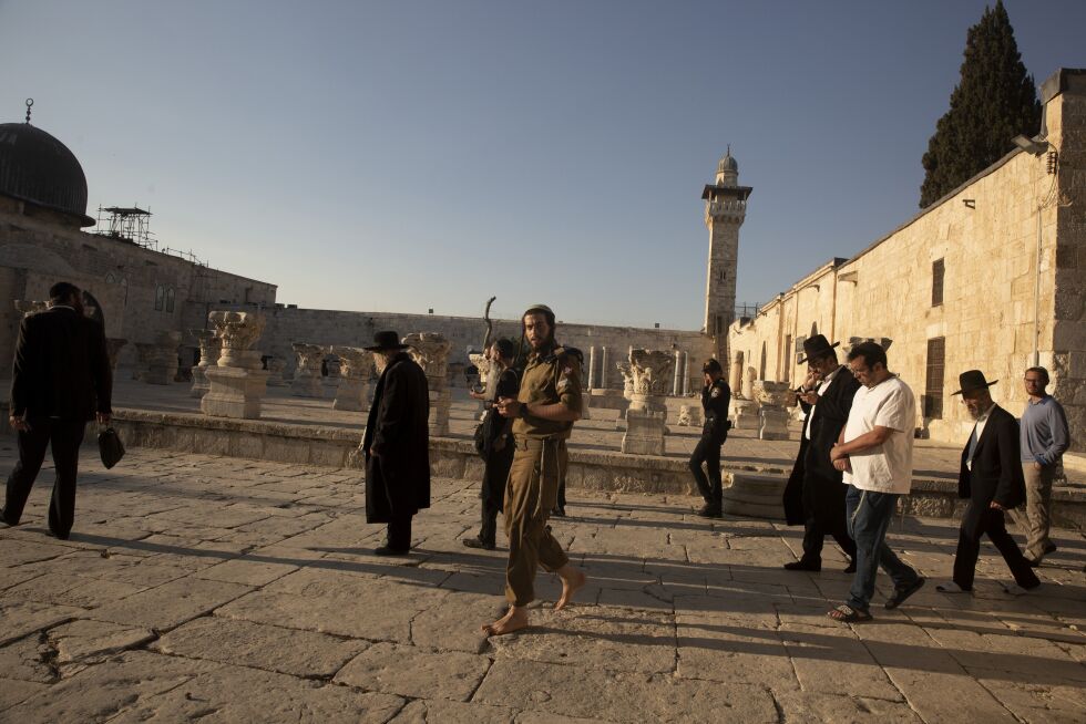TEMPELHØYDEN: Jøder besøker Tempelhøyden i Jerusalem. Illustrasjonsfoto fra 2. august.
 Foto: AP / NTB