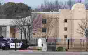 Biden sier gisselaksjon i synagoge i Texas var terrorhandling