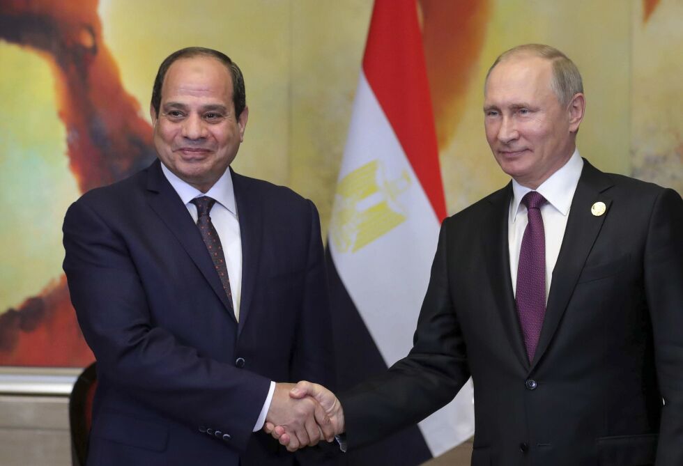 ATOMAVTALE: Egypts president Abdel Fattah El-Sisi og Russlands president Vladimir Putin har gjort avtale om bygging av et nytt atomanlegg ved den egyptiske middelhavskysten. Foto: AP / NTB Scanpix.
