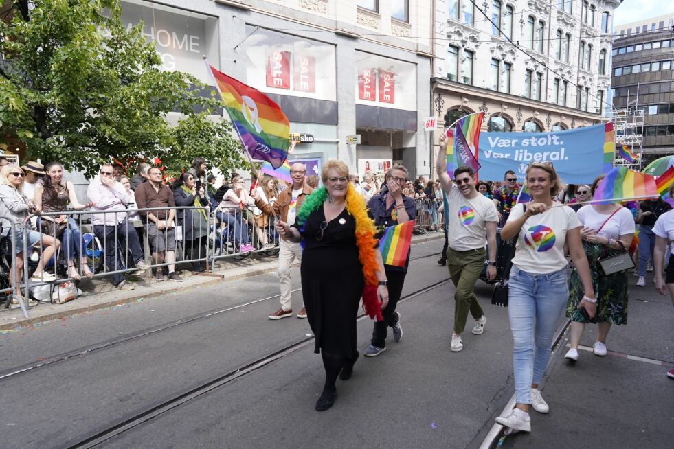Kultur- og likestillingsminister Trine Skei Grande (V) opplyser at regjeringen vil utrede et forbud mot homoterapi. I juni deltok hun i Pride-paraden i Oslo. Foto: Fredrik Hagen / NTB scanpix