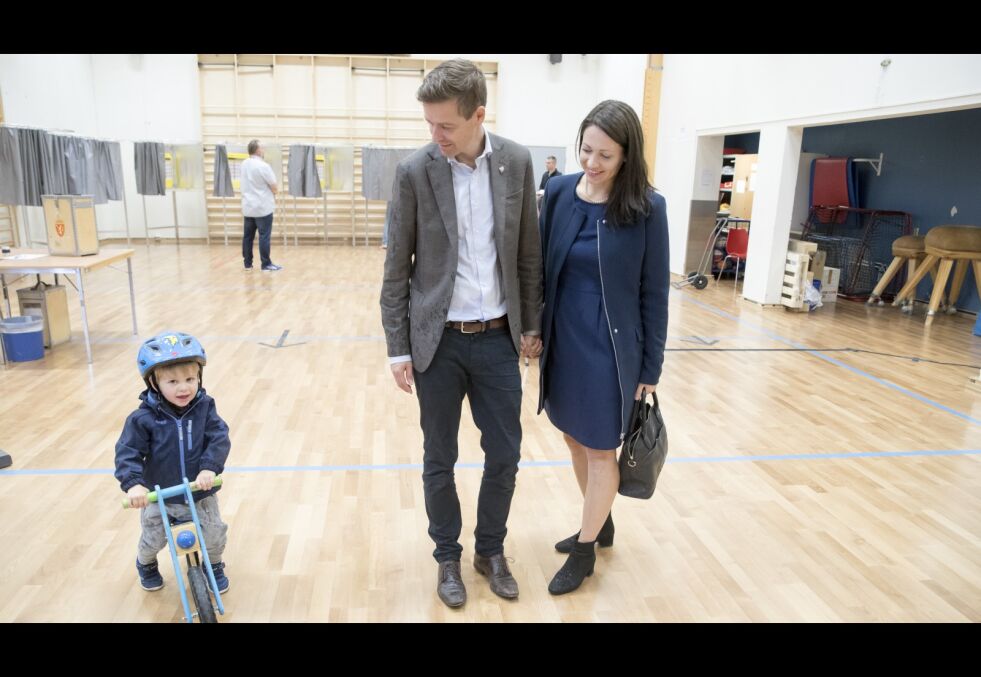 Knut Arild Hareide sammen med kona Lisa Marie Larsen og sønnen Tord Olav. – Selv ble jeg pappa ganske sent, sier KrF-lederen. Foto: Terje Pedersen / NTB scanpix