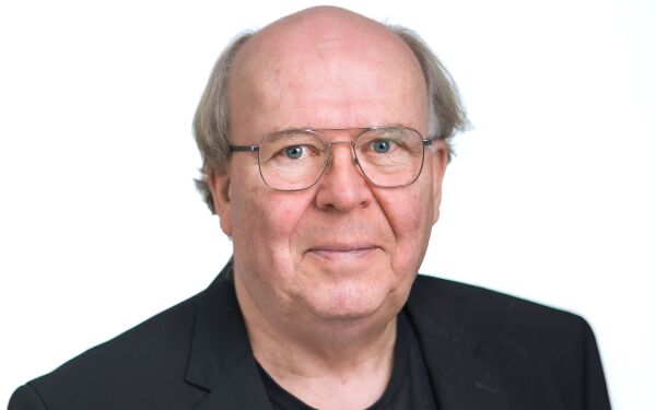 Kommer med sin første ungdomsroman på 20 år