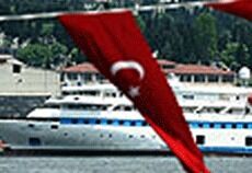 Flotilje-avreise forsinket etter uroligheter i Hellas