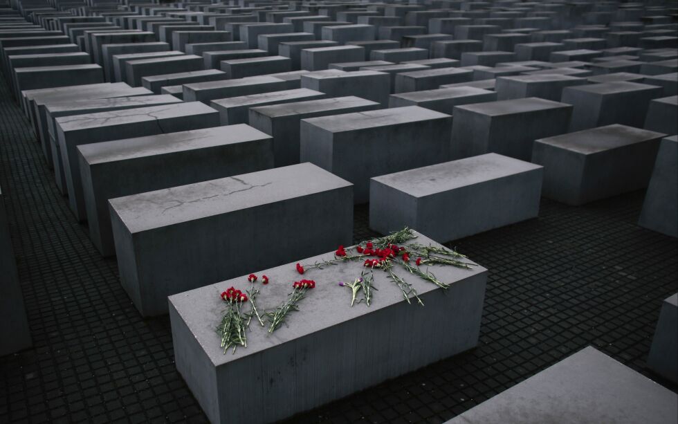 I Berlin finnes et viktig minnesmerke over holocaust-ofre. Fortsatt pågår det rettssaker mot tidligere nazister som bidro i massedrapene.
 Foto: NTB / AP