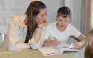 Bytter til privatskole etter undervisning om «hen»