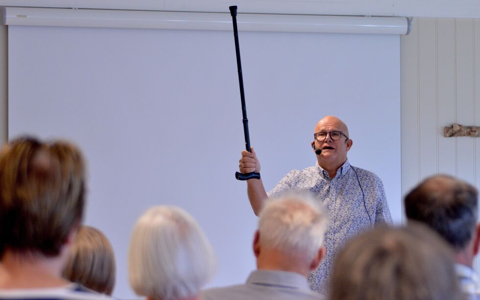 BIBELTIMER: Roald Evensen har forkynt om Moses’ stav under bibeltimene rett etter frokost.
 Foto: Stein Gudvangen, KPK.