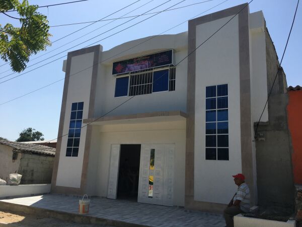 Bygger kirker i Colombia