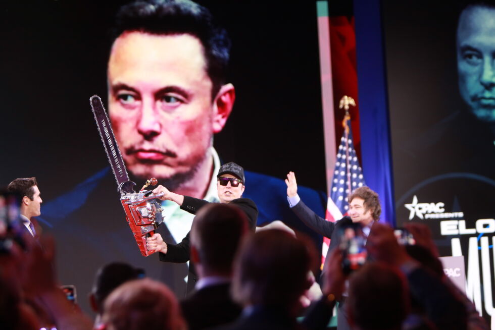 OVERRAKTE GAVE: Elon Musk fikk en motorsag av presidenten i Argentina, Javier Milei.
 Foto: Aleksander Overå