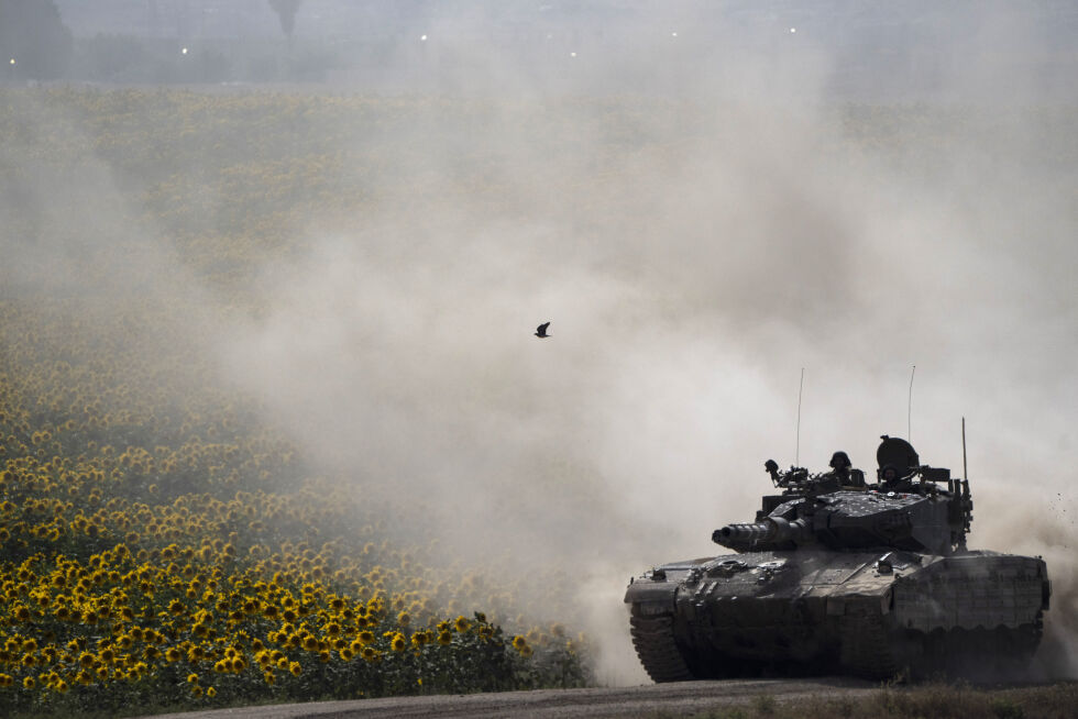 En israelsk stridsvogn ved grensen til Gaza 28. mai. 2024.
 Foto: NTB/AP/Leo Correa