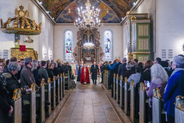 Stadig flere vil bli prest