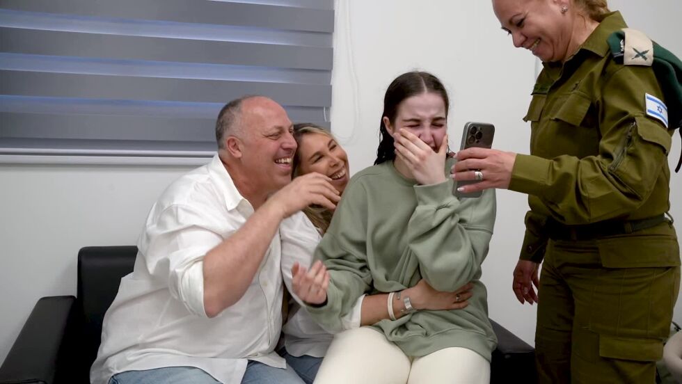 Agam Berger gjenforenes med familien