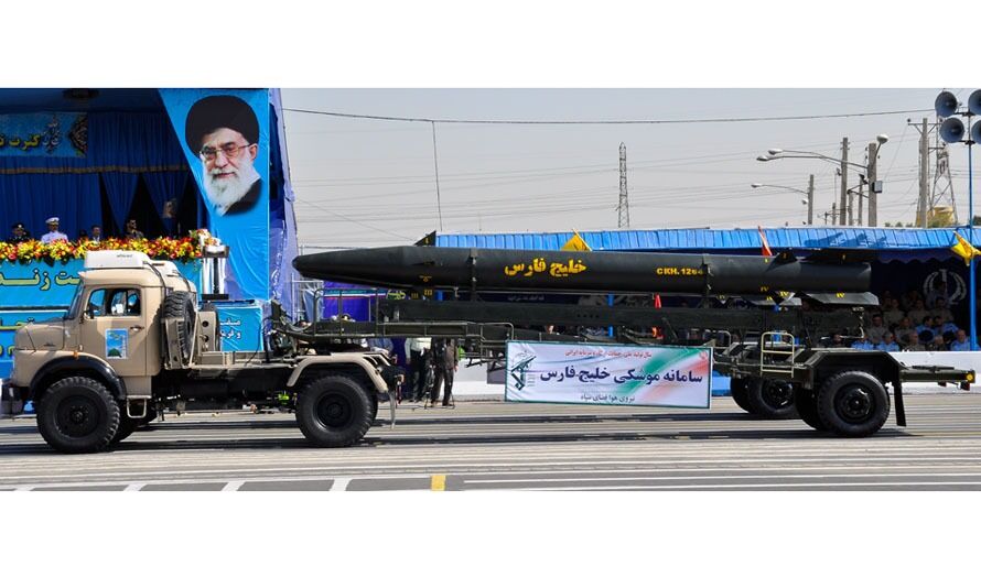 Iransk missil på utstilling under en militærparade i Tehran. Illustrasjonsfoto.
 Foto: Wikimedia Commons