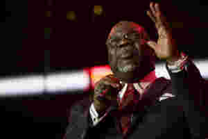 TD Jakes kritisert for måten han avviste anklage om seksuell umoral på
