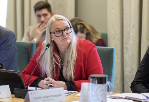 Tommelen ned for AP-krav til trossamfunn
