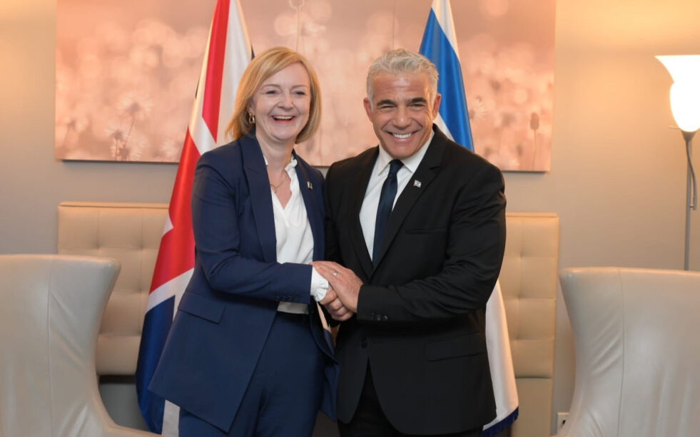 Storbritannias statsminister Liz Truss møtte Israels statsminister Yair Lapid i New York. Der skal Trus ha åpnet for å flytte den britiske ambassaden fra Tel Aviv til Jerusalem.
 Foto: Avi Ohayon/GPO