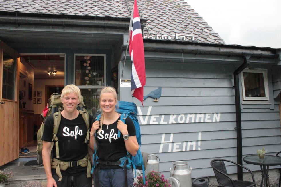 Tung Oppakning: I fire måneder har Joel og Mirjam gått Norge på langs. Det har vært en opplevelse for livet.
 Foto: Anita Apelthun Sæle