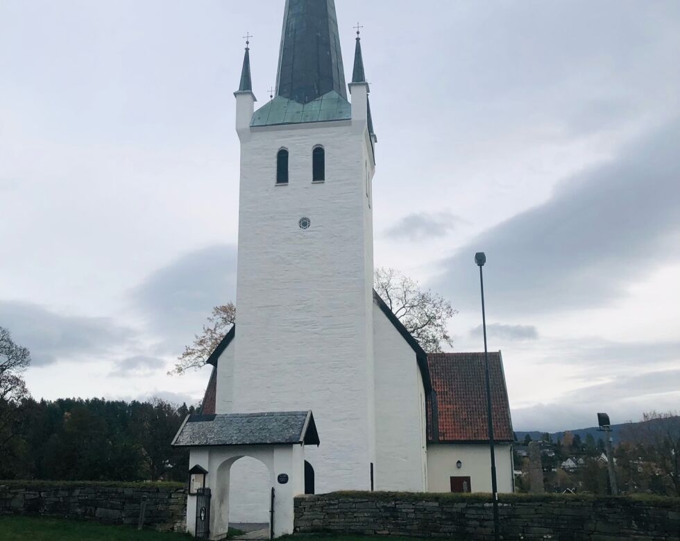 Norderhov kirke: Denne kirken var den første som arrangerte valg til riksforsamlingen i 1814. Kirken i Norge blir førende ved å ta vare på sitt grunnlag: Bibel og bekjennelse.
 Foto: Anita A. Sæle